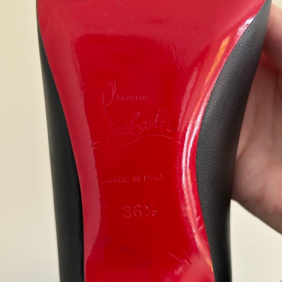 Christian Louboutin Round Toe Pumps in Black Leather - Picture 7 of 7
